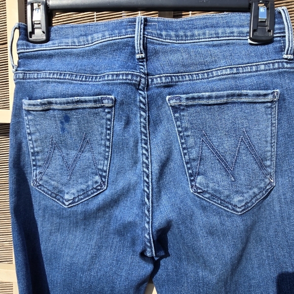 MOTHER The Weekender Fray Jeans Groovin 26 - Picture 6 of 11